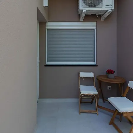 White Pearl Apartment