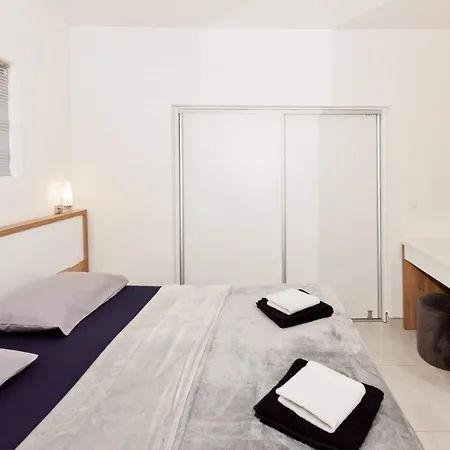 White Pearl شقة Ražanac